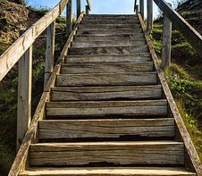 Pour la fabrication de balustrade en bois à Caussade, faites appel à la Menuiserie du Quercy