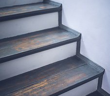 La Menuiserie du Quercy réalise le remplacement de marches d'escalier en bois à Carmaux
